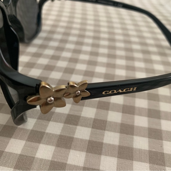✨Host Pick✨ Coach Integration Flower Sunglasses 🌸 - Picture 3 of 5